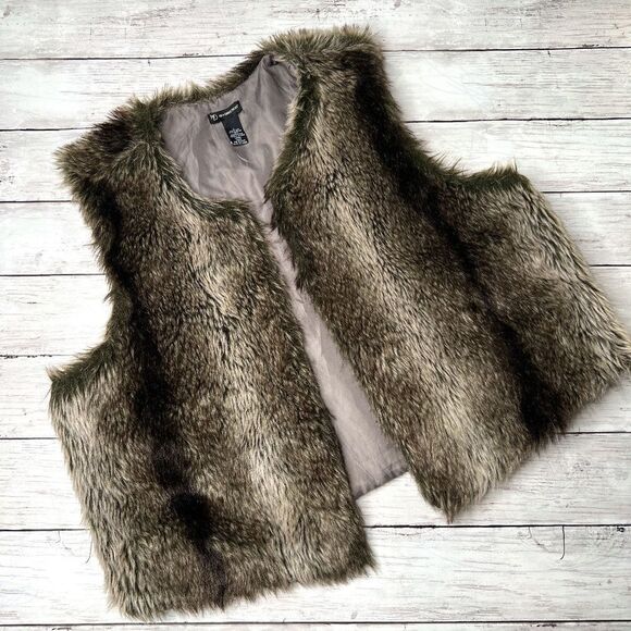new directions Jackets & Blazers - New Directions faux fur vest in browns and grays L